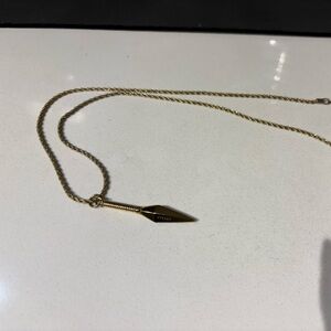 Elegant Gold Pendant Necklace